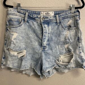 HOLLISTER- Curvy ultra high waisted mom short- distressed- Size 31